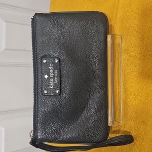 Kate Spade Zippered Chrissy Berkshire Road Wristlet - Gunmetal - Like New